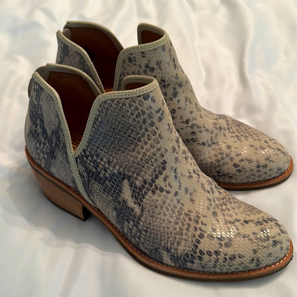 Women’s ankle boots